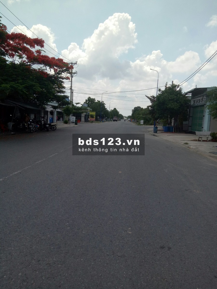 Cần bán lại 2 lô đất liền kề 7m x 28m. Giá bán 660 triệu còn thương lượng