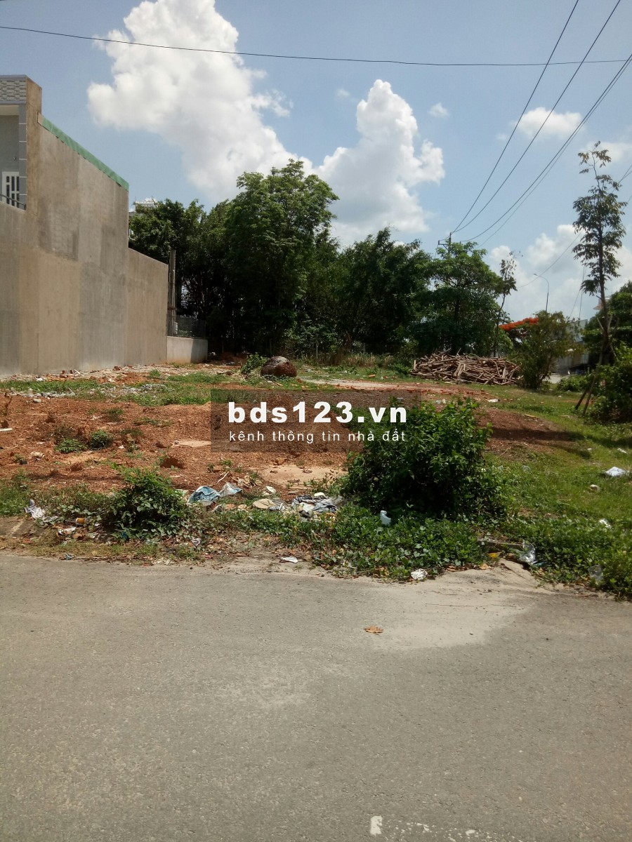 Cần bán lại 2 lô đất liền kề 7m x 28m. Giá bán 660 triệu còn thương lượng