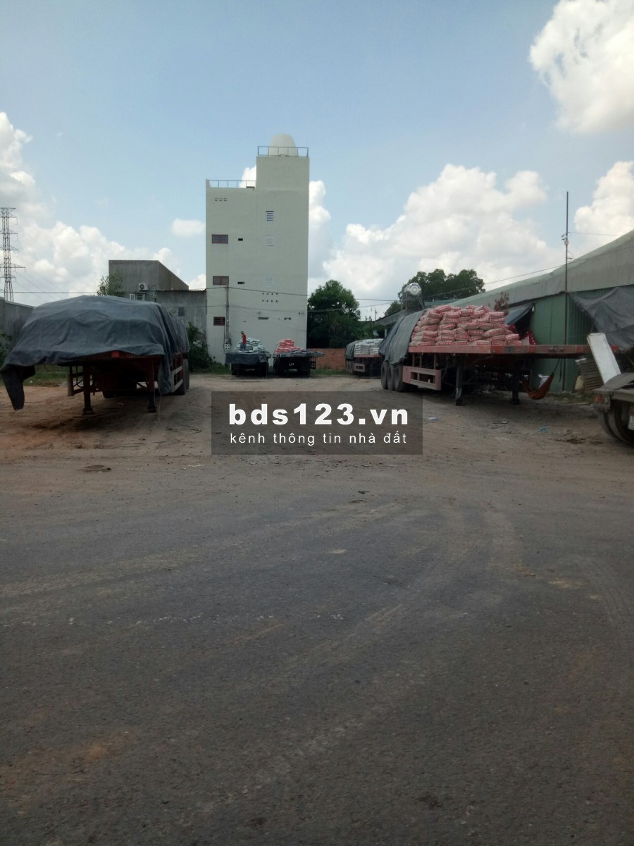 Cần nhượng lại lô đất chính chủ 330m2 khu trung tâm. Giá bán 930 triệu