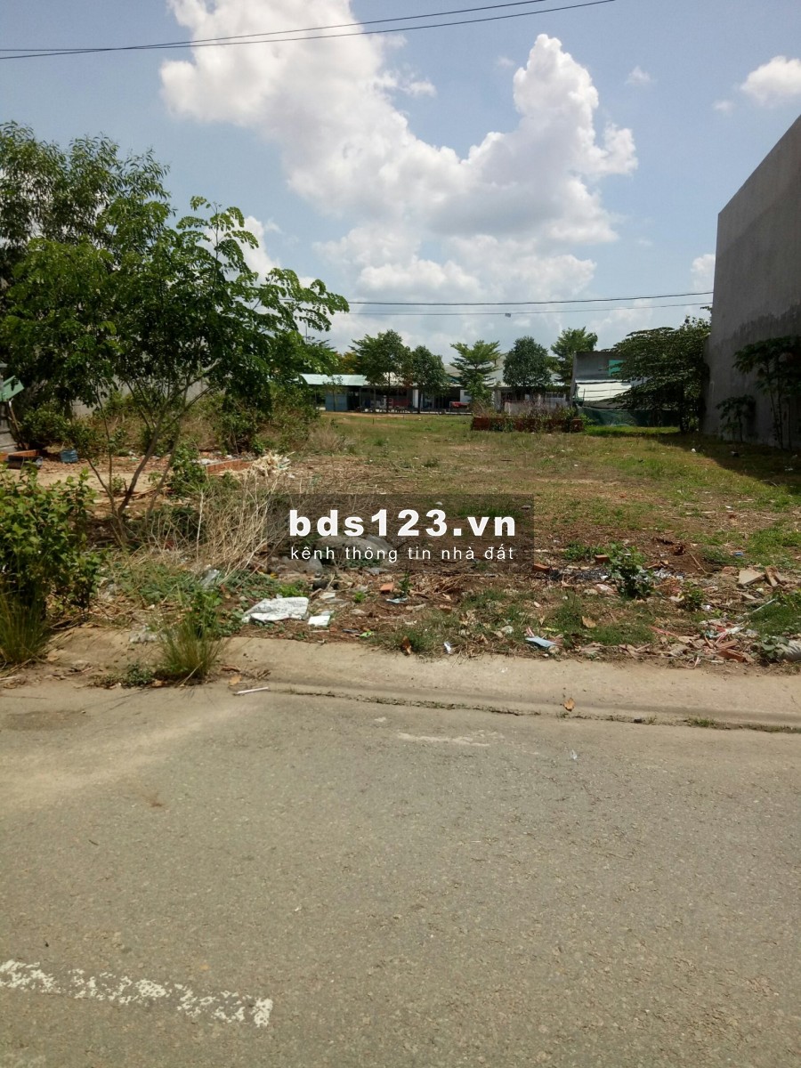 Cần nhượng lại lô đất chính chủ 330m2 khu trung tâm. Giá bán 930 triệu