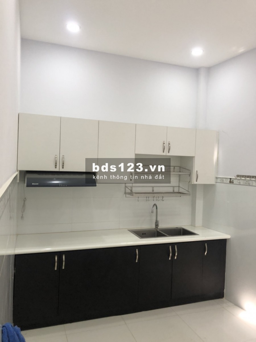 Bán nhà 3 tầng hướng Nam, sổ hồng chính chủ 40m2 giá 2,4 tỷ tại Bình Tân