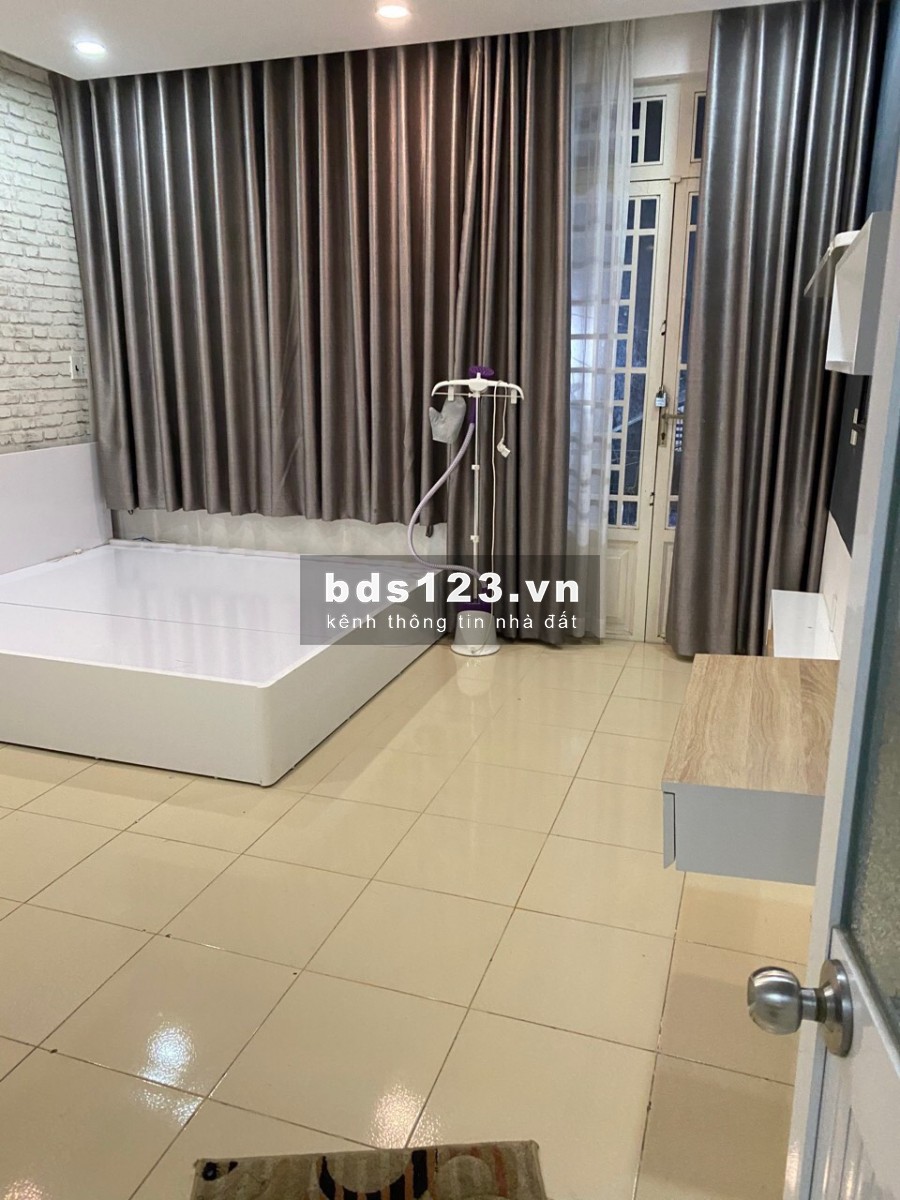 Bán nhà 3 tầng hướng Nam, sổ hồng chính chủ 40m2 giá 2,4 tỷ tại Bình Tân