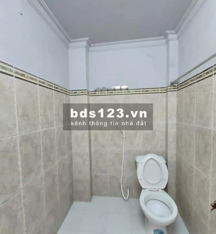 Bán nhà 3 tầng hướng Nam, sổ hồng chính chủ 40m2 giá 2,4 tỷ tại Bình Tân