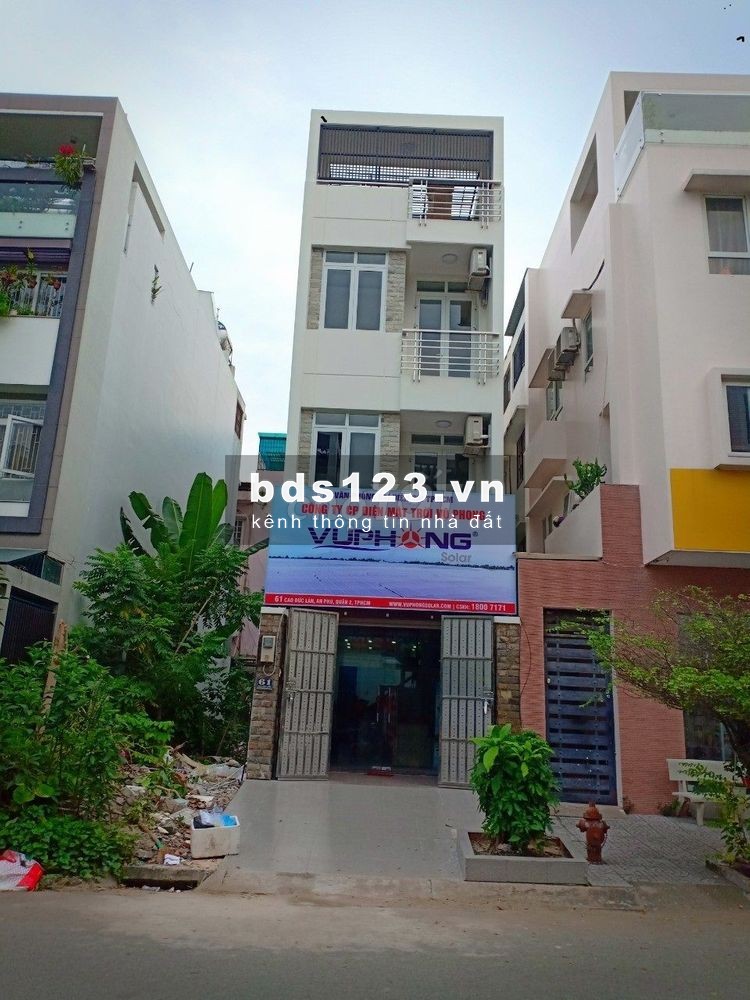 Nhà M.T Nguyễn Hoàng+Trệt,3 Lầu,5PN,Sân Thượng