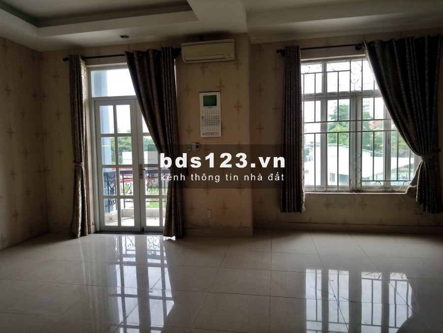Nhà M.T Nguyễn Hoàng+Trệt,3 Lầu,5PN,Sân Thượng