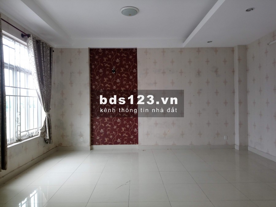 Nhà M.T Nguyễn Hoàng+Trệt,3 Lầu,5PN,Sân Thượng