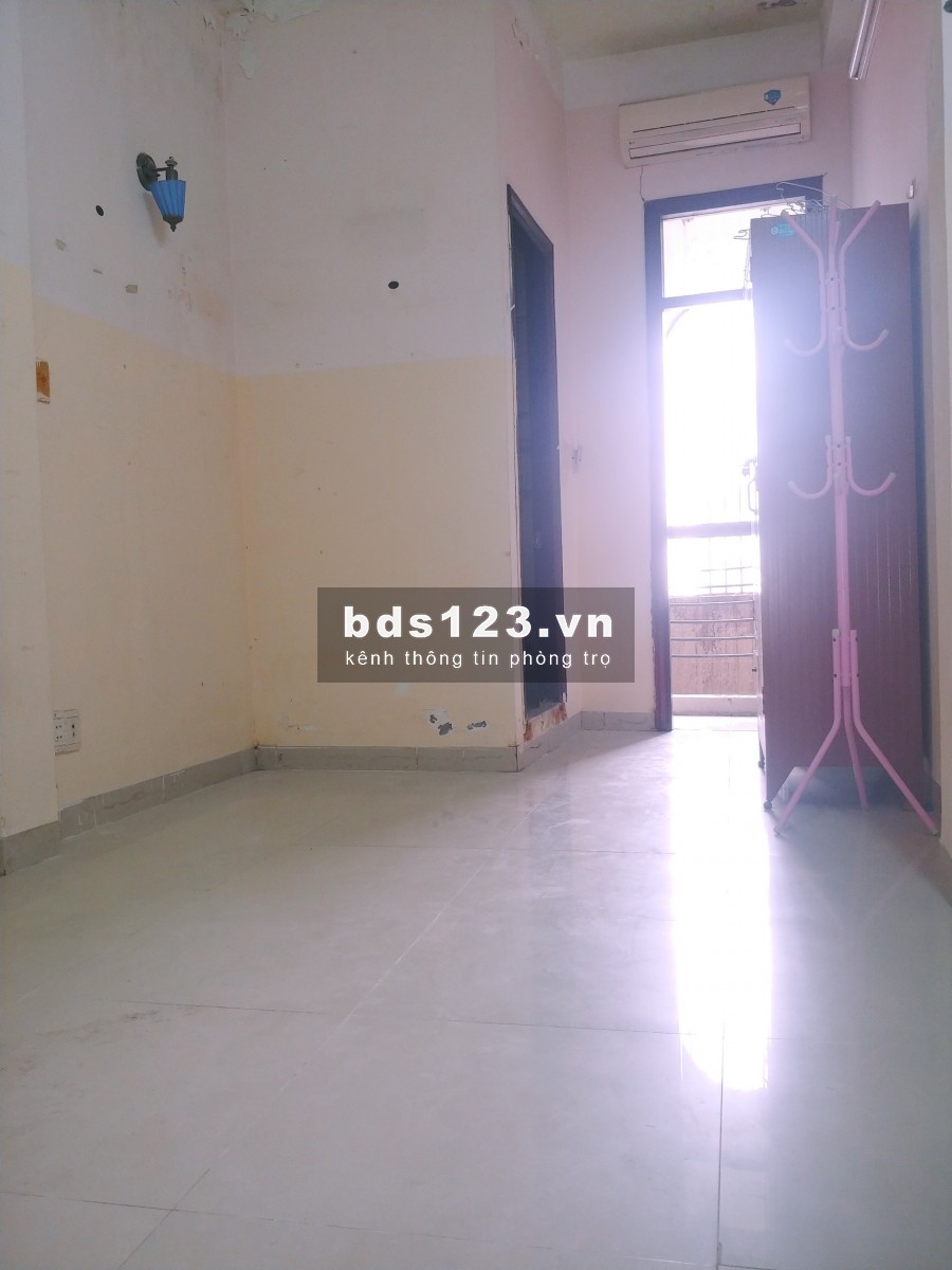 PHÒNG BAN CÔNG XINH XẮN , YÊN TĨNH GẦN HUỲNH VĂN BÁNH