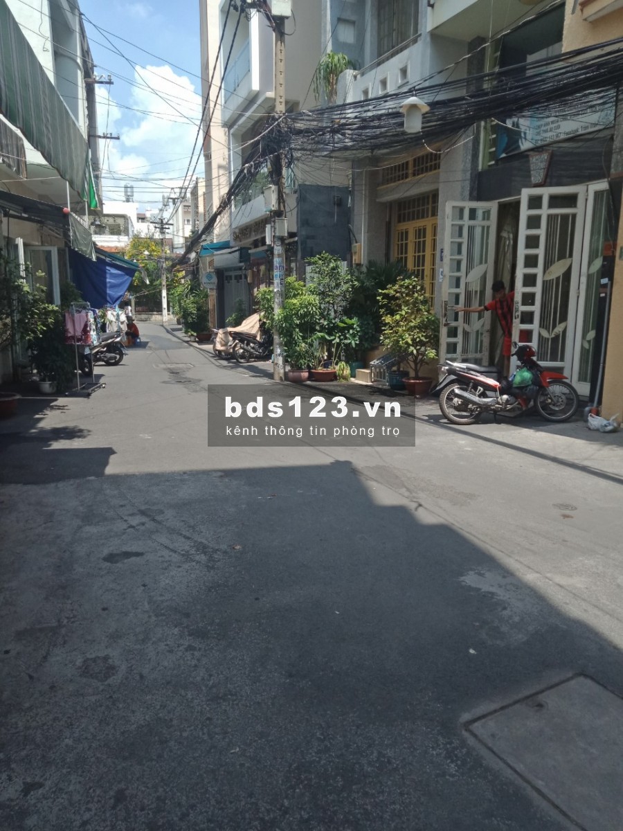 PHÒNG BAN CÔNG XINH XẮN , YÊN TĨNH GẦN HUỲNH VĂN BÁNH