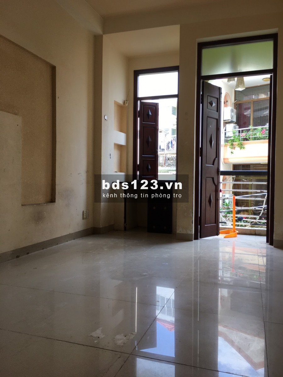 PHÒNG BAN CÔNG XINH XẮN , YÊN TĨNH GẦN HUỲNH VĂN BÁNH