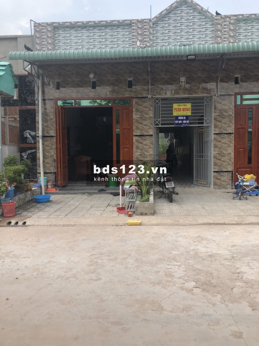 Kinh doanh thua lỗ cần bán gấp dãy trọ 32 phòng trọ đối diện chợ, diện tích 404m2(20x20.2m)