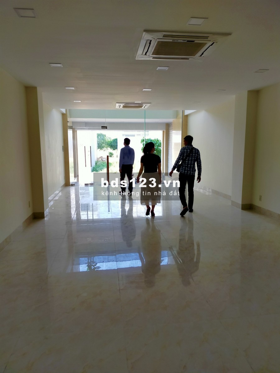 Cho thuê Nhà vp hầm 5 lầu sàn trống suốt thang máy 600m2 Song Hành An Phú Quận 2 MS:698