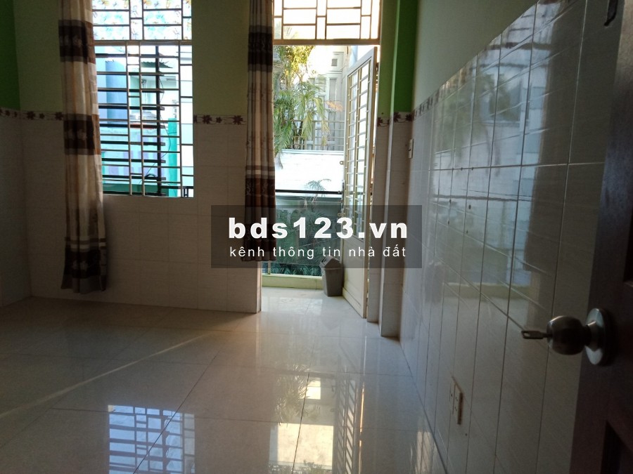 PHÒNG ĐẸP BAN CÔNG, MÁY LẠNH THOÁNG MÁT GẦN 3/2 VÀ XÓM ĐẤT