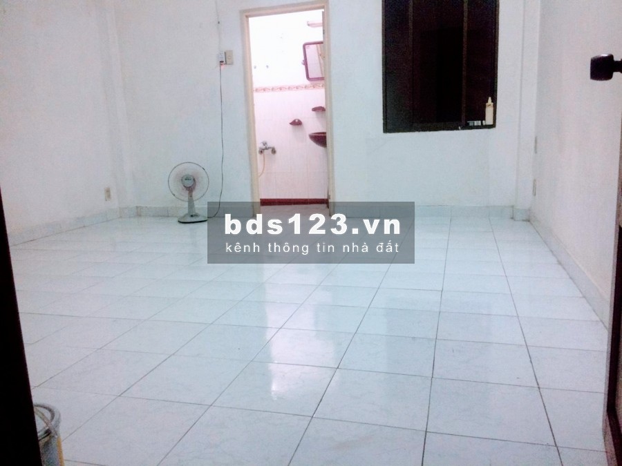 PHÒNG BAN CÔNG MÁY LẠNH SẠCH SẼ MÁT MẺ GẦN 45 BÙI ĐÌNH TÚY