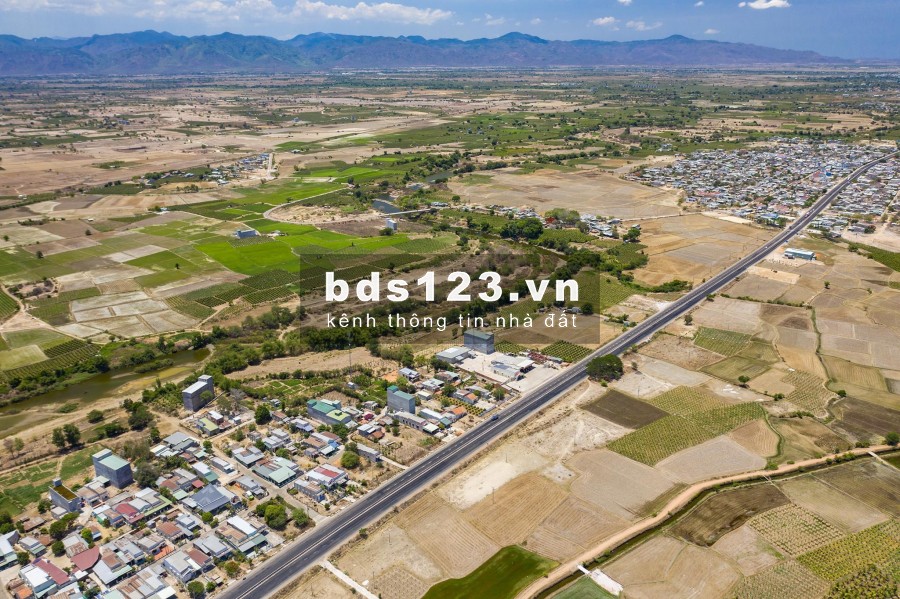Đất sổ đỏ cách biển 4KM giá từ 50 ngàn/m2 Cách sân bay 30KM.