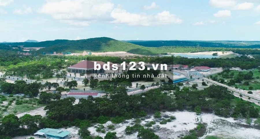 Đất sổ đỏ cách biển 4KM giá từ 50 ngàn/m2 Cách sân bay 30KM.