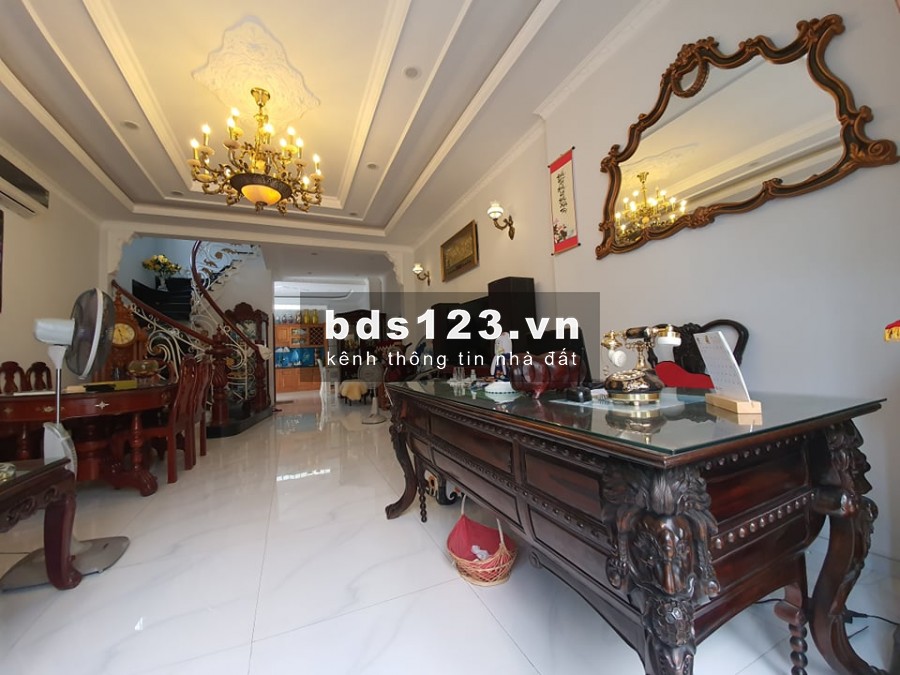 BÁN NHÀ PHONG CÁCH CỔ ĐIỂN ĐƯỜNG CÁCH MẠNG THÁNG TÁM CHỈ 11,5TỶ