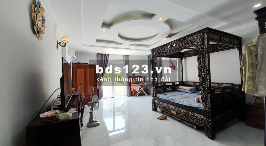 BÁN NHÀ PHONG CÁCH CỔ ĐIỂN ĐƯỜNG CÁCH MẠNG THÁNG TÁM CHỈ 11,5TỶ