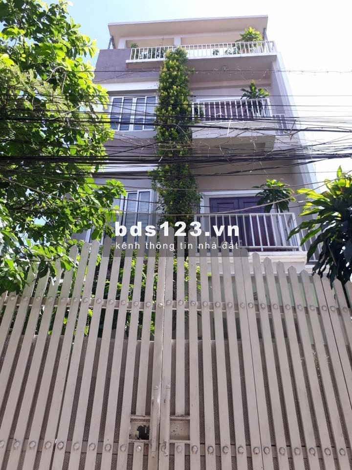 Mặt phố Xuân Thủy Kinh doanh sầm uất. DT 380m giá chỉ 150tr/m. LH 0975626023