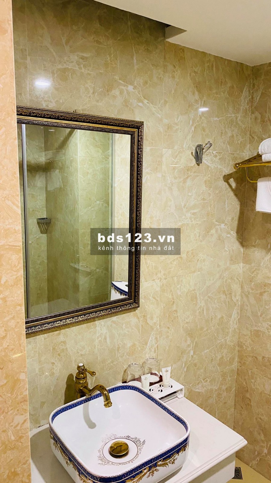 Bán khách sạn mặt tiền phố cổ Hàng Buồm 110m x 7 tầng.LH 0975626023