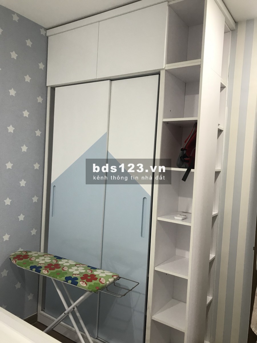 Mình cần bán CH 70m2 2PN 2WC nhà còn rất mới, ban công sân vườn cực đẹp, NH cho vay 70%