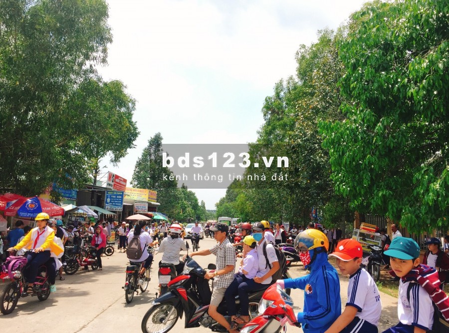 2 dãy trọ đôi gồm 14P và 2 ki ốt thu nhập hơn 15tr/th, sát KCN Bình Dương