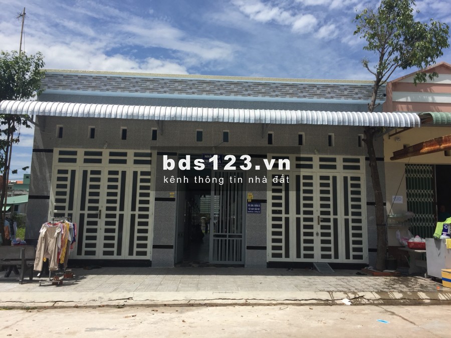 2 dãy trọ đôi gồm 14P và 2 ki ốt thu nhập hơn 15tr/th, sát KCN Bình Dương