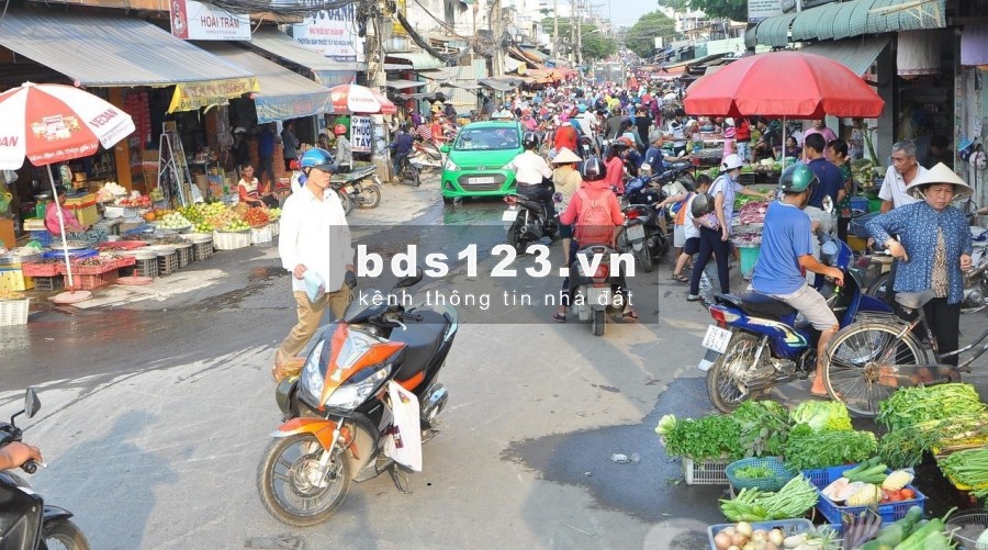 Vợ chồng cần bán gấp 600m2 đất thổ cư, sổ hồng mặt tiền Chợ Bình Dương