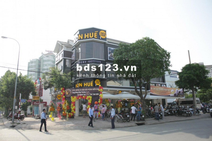 Cho thuê Mặt tiền Kinh Doanh góc 2 mặt tiền hầm 3 sàn trống suốt 600m2 Song Hành An Phú Quận 2 MS:294