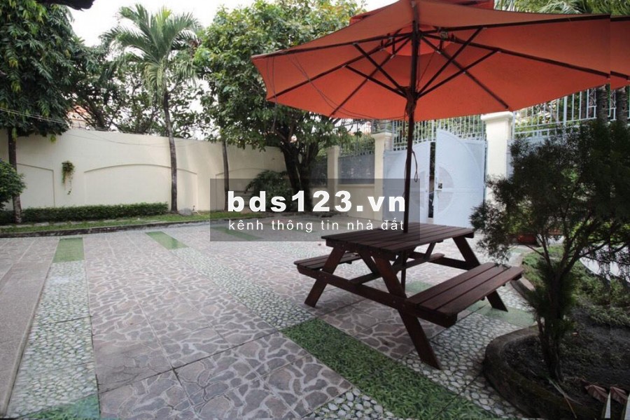 Cho thuê Villa Hiện đại hồ bơi sân vườn 400m2 Quốc hương Thảo điền Quận 2 MS:224