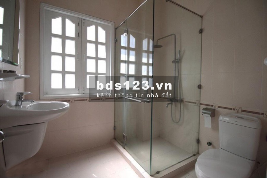 Cho thuê Villa Hiện đại hồ bơi sân vườn 400m2 Quốc hương Thảo điền Quận 2 MS:224