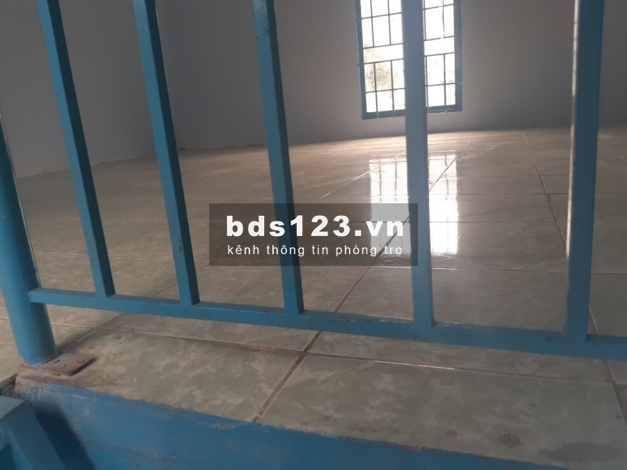 Phòng có thể vừa ở vừa buôn bán,nhà dạng kiot bán hàng, 1 trệt 1 lầu, đường oto 4tr/tháng