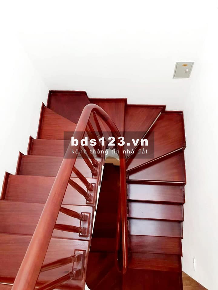 BÁN NHÀ ĐẸP PHỐ BỒ ĐỀ LONG BIÊN 5T, Ở NGAY, NGÕ Ô TÔ, 3.2 tỷ