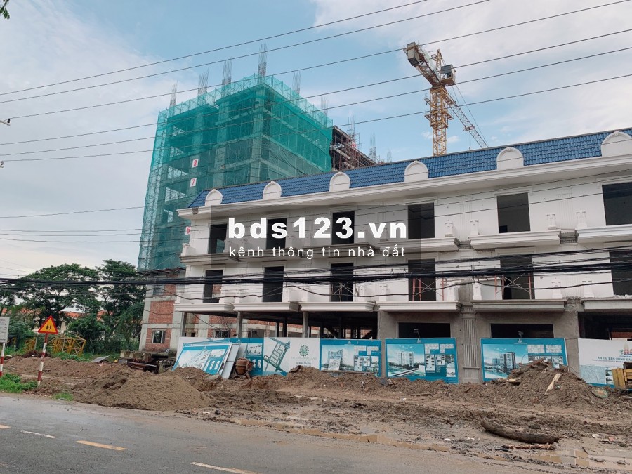 NHÀ TP BẾN TRE, CĂN GÓC 2 MẶT TIỀN ĐỐI DIỆN CÔNG VIÊN, HỒ BƠI