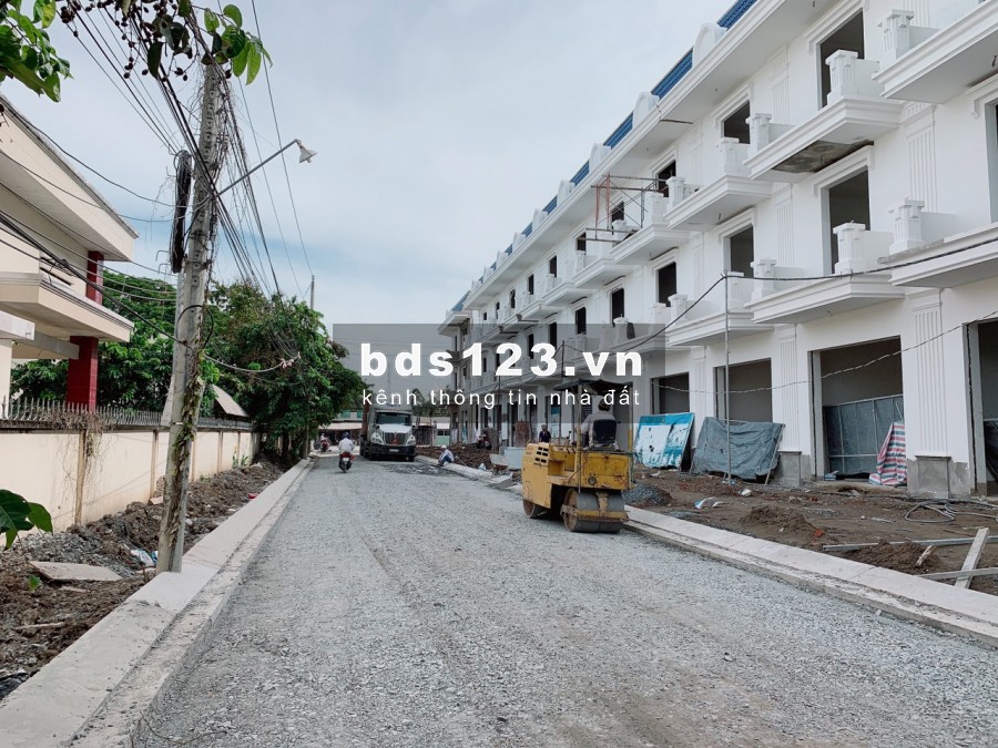 NHÀ TP BẾN TRE, CĂN GÓC 2 MẶT TIỀN ĐỐI DIỆN CÔNG VIÊN, HỒ BƠI