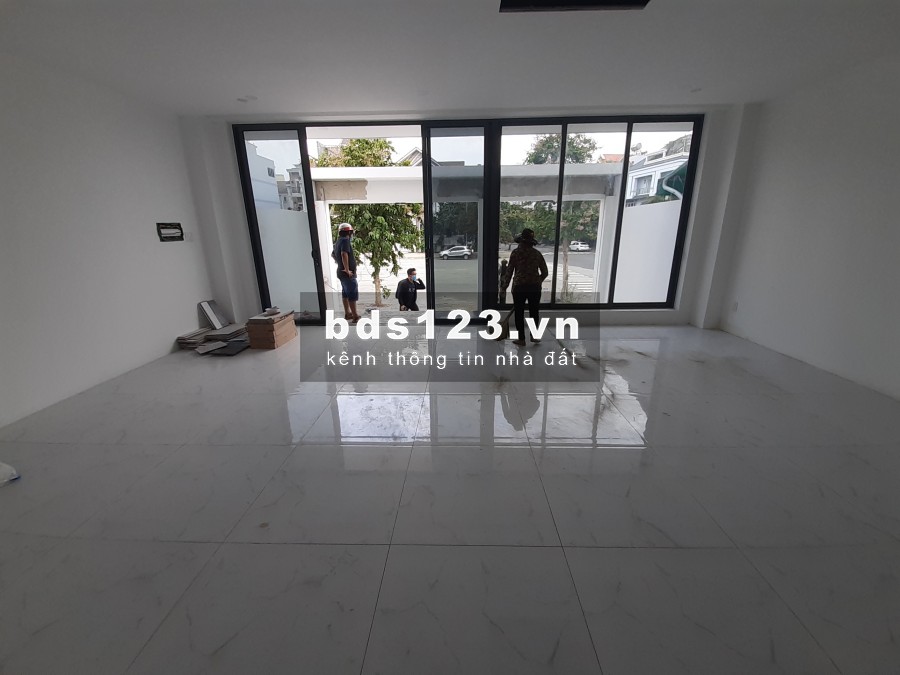 Cho thuê Building 680m2 Hầm 4 lầu sàn trống suốt Đ.34 Trần Não Bình An Quận 2 MS:671