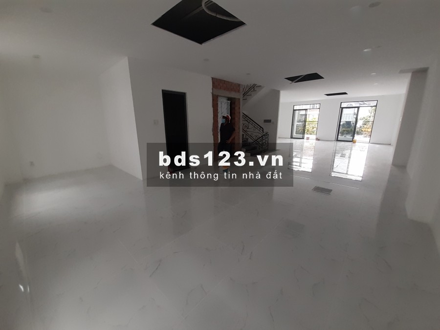 Cho thuê Building 680m2 Hầm 4 lầu sàn trống suốt Đ.34 Trần Não Bình An Quận 2 MS:671