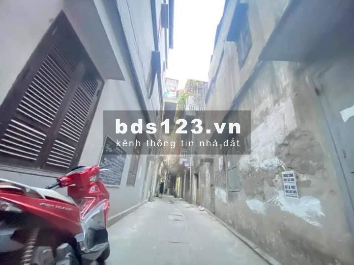 32M RA MẶT PHỐ HOÀNG MAI BA GÁC TRÁNH XE MÁY MẶT NHÀ ĐẸP Ở NGAY