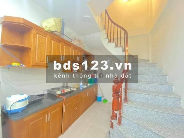 32M RA MẶT PHỐ HOÀNG MAI BA GÁC TRÁNH XE MÁY MẶT NHÀ ĐẸP Ở NGAY