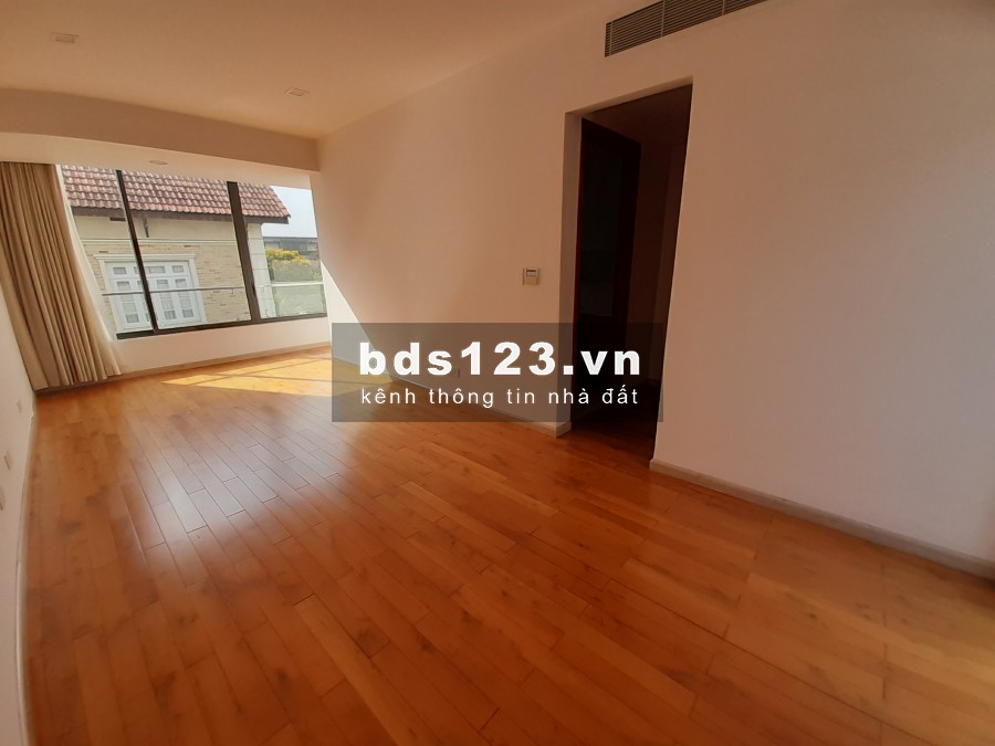 Cho thuê Villa hồ bơi sân vườn 631m2 Nguyễn văn hưởng Thảo điền Quận 2 MS:411
