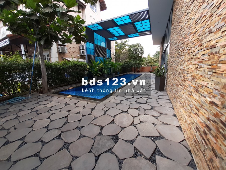 Cho thuê Villa hồ bơi sân vườn 631m2 Nguyễn văn hưởng Thảo điền Quận 2 MS:411