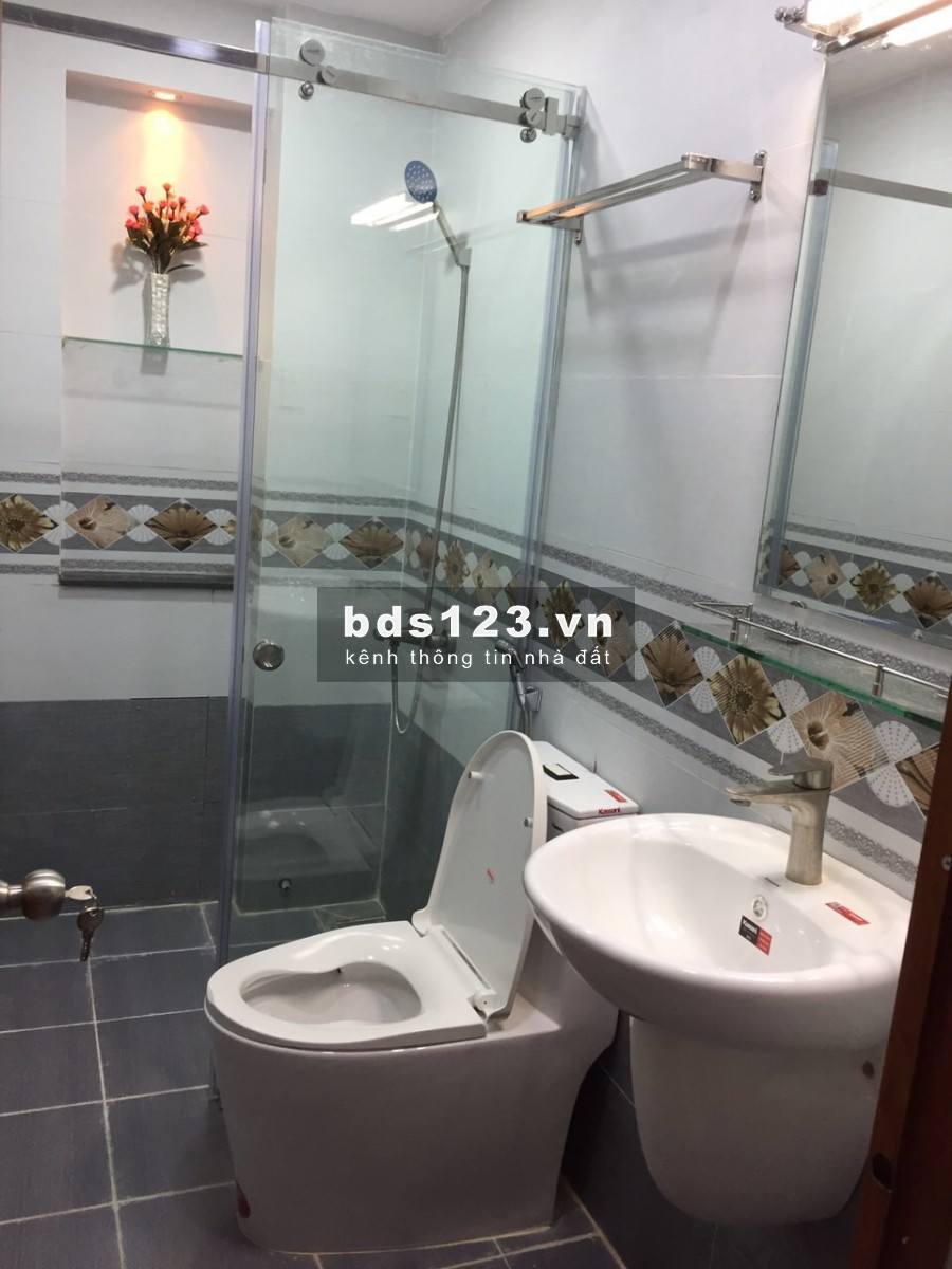 Chính chủ Bán Gấp Nhà MT khu Cư Xá Phú Bình - Lạc Long Quân, Phường 5, Quận 11, 1 trệt, 2 lầu sân thượng