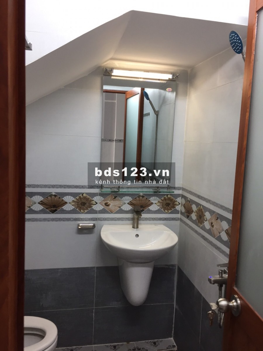 Chính chủ Bán Gấp Nhà MT khu Cư Xá Phú Bình - Lạc Long Quân, Phường 5, Quận 11, 1 trệt, 2 lầu sân thượng