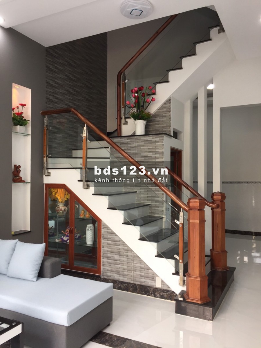 Chính chủ Bán Gấp Nhà MT khu Cư Xá Phú Bình - Lạc Long Quân, Phường 5, Quận 11, 1 trệt, 2 lầu sân thượng