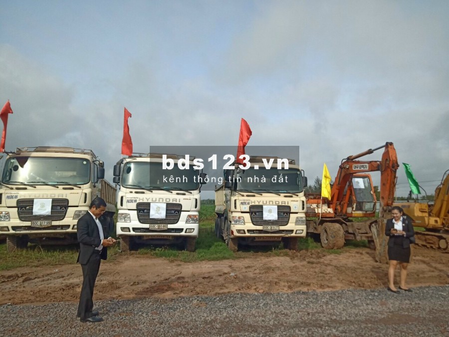 Tôi cần bán lô đất 100m2 ở Long Tân, trục đường chính vào sân bay, công chứng sổ đỏ trao tay