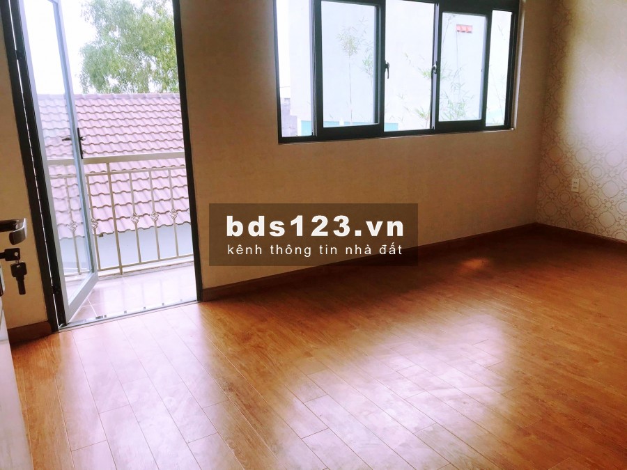 Chính chủ Cho thuê nhà 5x25, 1 trệt 1 lầu, 2 phòng ngủ, sân vườn thoáng mát 9tr
