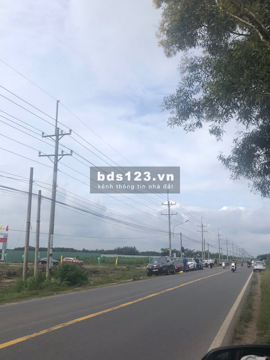 Tôi cần bán lô đất 100m2 ở Long Tân, trục đường chính vào sân bay, công chứng sổ đỏ trao tay