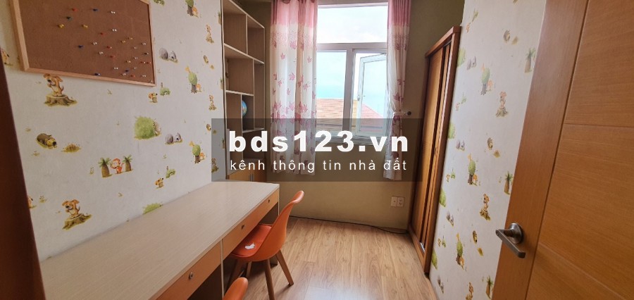 Căn 65m2, 3Pn, ban công thoáng mát,để lại nội thất,đã có sổ hồng, thanh toán 600 tr nhận nhà