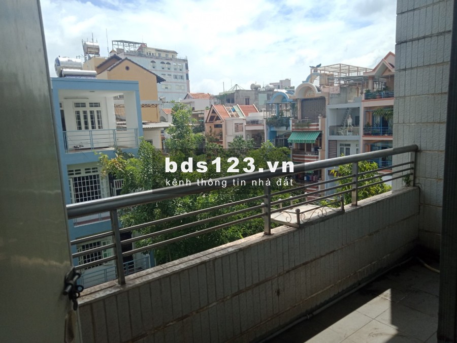 PHÒNG BAN CÔNG MÁY LẠNH SẠCH SẼ MÁT MẺ GẦN 45 BÙI ĐÌNH TÚY
