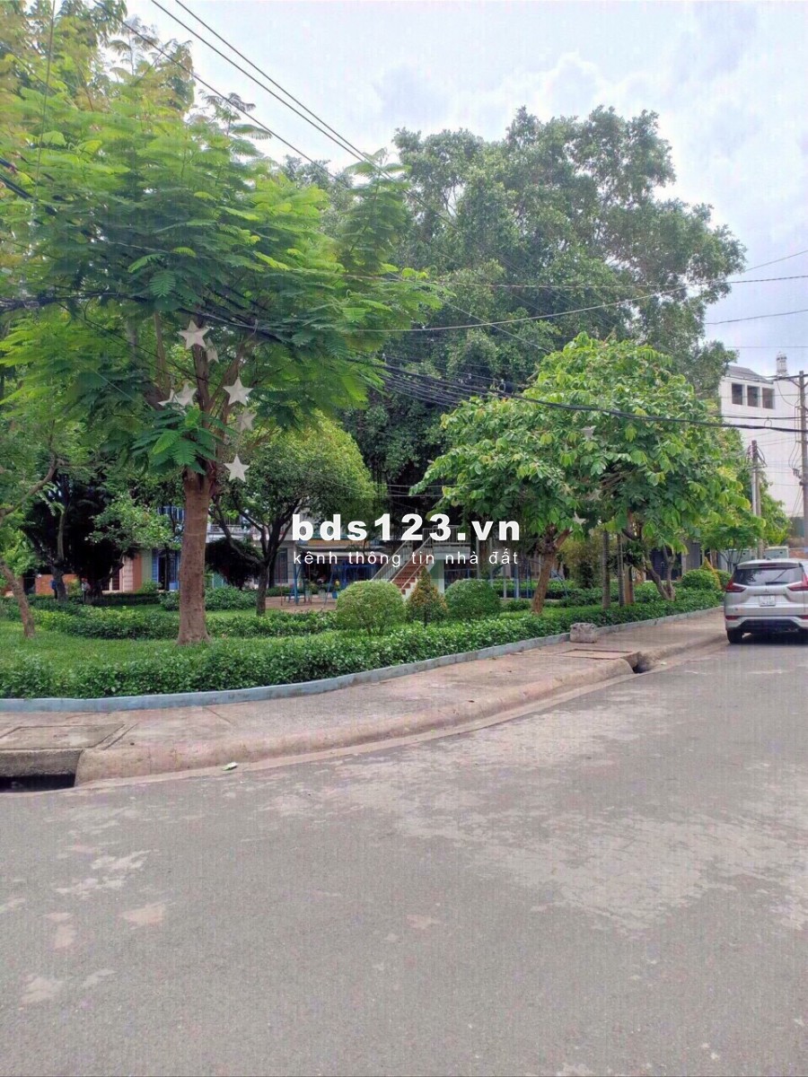 Bán gấp nhà 2 Lầu Sân Thượng hẻm 6m Trịnh Đình Trọng, P5, Quận 11, DT 4x12m, Gần Ngã Tư Lạc Long Quân, Âu Cơ, Giá 6,7 Tỷ