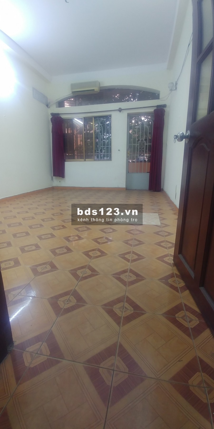 Phòng sạch đẹp cửa sổ mát mẻ ngay mặt tiền đường 3/2